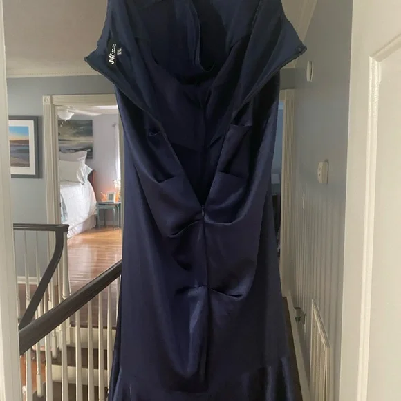 Formal dress - Picture 7 of 9